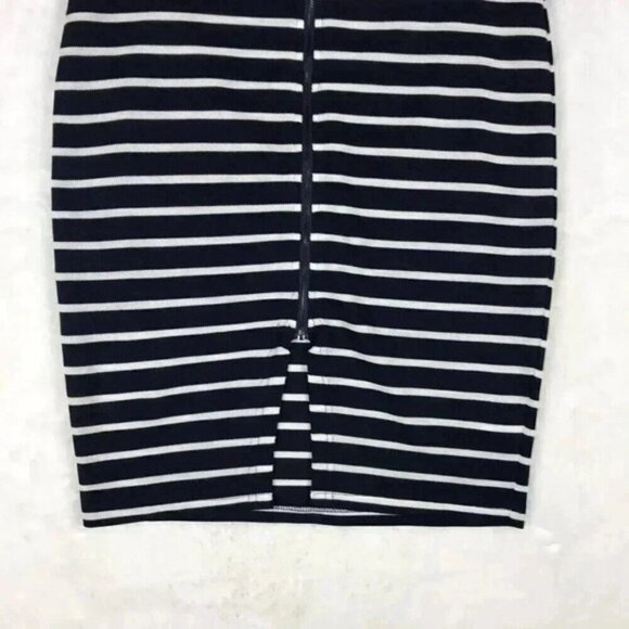 JOA LA Navy Striped Zip Front Pencil Skirt NWOT Size Large - Picture 10 of 11
